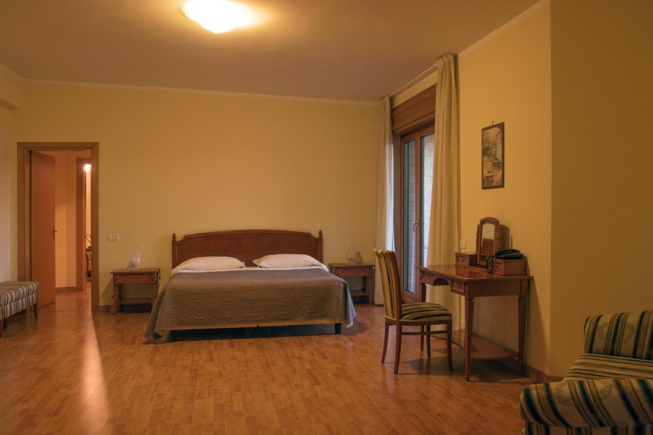 Ruggiero Park Hotel Вало дела Луканиа Екстериор снимка